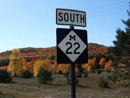 You are currently viewing A local’s top 10 reasons why M-22 is the best road for color tours